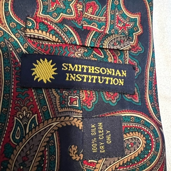 Smithsonian Institution 100% silk tie. Paisley design. - Picture 4 of 5